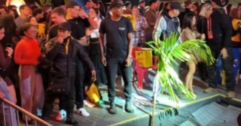 estrutura-de-camarote-cede-durante-arraia-em-cidade-baiana;-nao-ha-relato-de-feridos