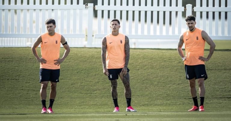 Insatisfeitos, jogadores do Uruguai teriam cobrado Bielsa antes de decisão contra a Espanha, diz rádio insatisfeitos,-jogadores-do-uruguai-teriam-cobrado-bielsa-antes-de-decisao-contra-a-espanha,-diz-radio