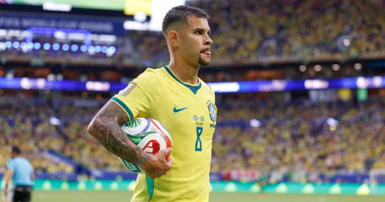 Em alta na Seleção Brasileira durante a Copa, Bruno Guimarães recebe investida do Arsenal; entenda em-alta-na-selecao-brasileira-durante-a-copa,-bruno-guimaraes-recebe-investida-do-arsenal;-entenda