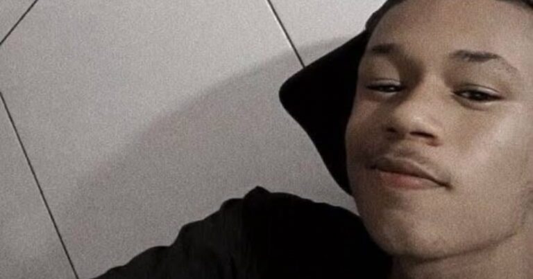 Jovem de 22 anos é executado a tiros em via pública de Jequié jovem-de-22-anos-e-executado-a-tiros-em-via-publica-de-jequie
