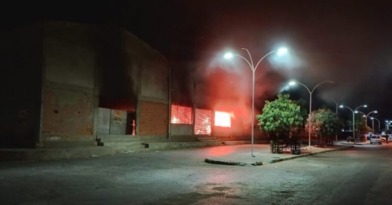 Incêndio destrói parte de mercado municipal de cidade do Oeste baiano incendio-destroi-parte-de-mercado-municipal-de-cidade-do-oeste-baiano