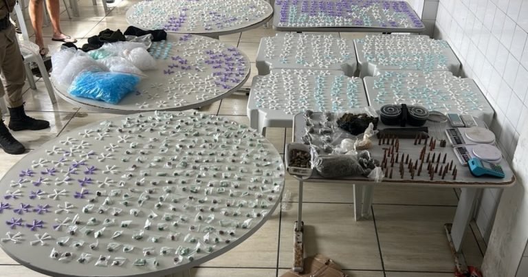 PM desarticula refinaria de cocaína do tráfico em Simões FIlho pm-desarticula-refinaria-de-cocaina-do-trafico-em-simoes-filho
