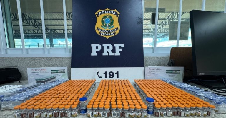 PRF apreende 720 ampolas de medicamentos emagrecedores e 14 kg de drogas em ônibus de viagem na Bahia prf-apreende-720-ampolas-de-medicamentos-emagrecedores-e-14-kg-de-drogas-em-onibus-de-viagem-na-bahia