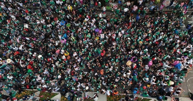 Festa por classificação histórica do México termina com três mortos por asfixia festa-por-classificacao-historica-do-mexico-termina-com-tres-mortos-por-asfixia