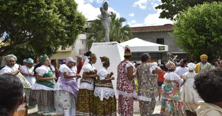 Cidade baiana celebra Dois de Julho com homenagens a líderes de terreiro cidade-baiana-celebra-dois-de-julho-com-homenagens-a-lideres-de-terreiro