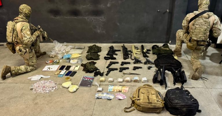 Suspeitos de exibir armas em vídeo de facção em Portão são alcançados em operação da PM; dois ficaram feridos suspeitos-de-exibir-armas-em-video-de-faccao-em-portao-sao-alcancados-em-operacao-da-pm;-dois-ficaram-feridos