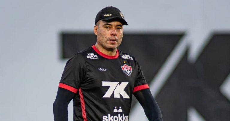 Jair Ventura despista sobre possível interesse do Vasco: “Não me sinto confortável em falar” jair-ventura-despista-sobre-possivel-interesse-do-vasco:-“nao-me-sinto-confortavel-em-falar”