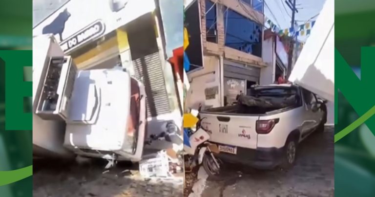 VÍDEO: Caminhão perde o freio, tomba e atinge carro estacionado no centro de Itacaré video:-caminhao-perde-o-freio,-tomba-e-atinge-carro-estacionado-no-centro-de-itacare