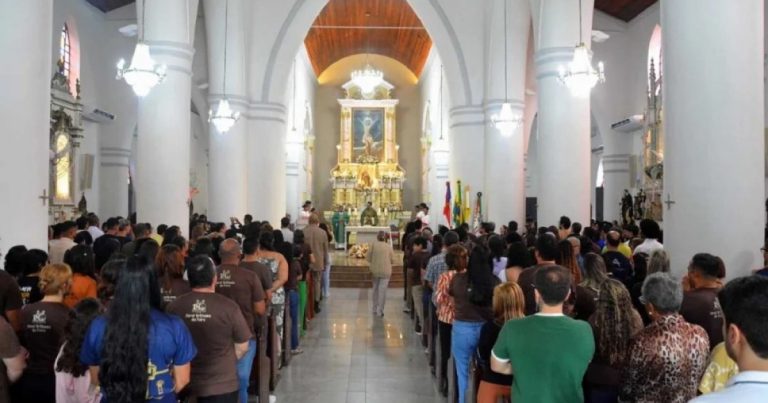 Festa de Senhora SantAna é lançada em Feira; celebração marca 180 anos de catedral festa-de-senhora-santana-e-lancada-em-feira;-celebracao-marca-180-anos-de-catedral