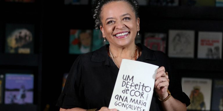 Ana Maria Gonçalves e seu “Um Defeito de Cor” chegam à ABL ana-maria-goncalves-e-seu-“um-defeito-de-cor”-chegam-a-abl