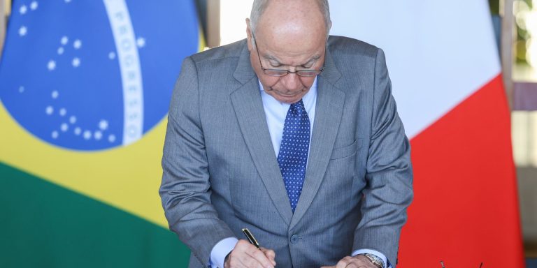 Itamaraty alerta para risco de EUA usar força militar no Brasil itamaraty-alerta-para-risco-de-eua-usar-forca-militar-no-brasil