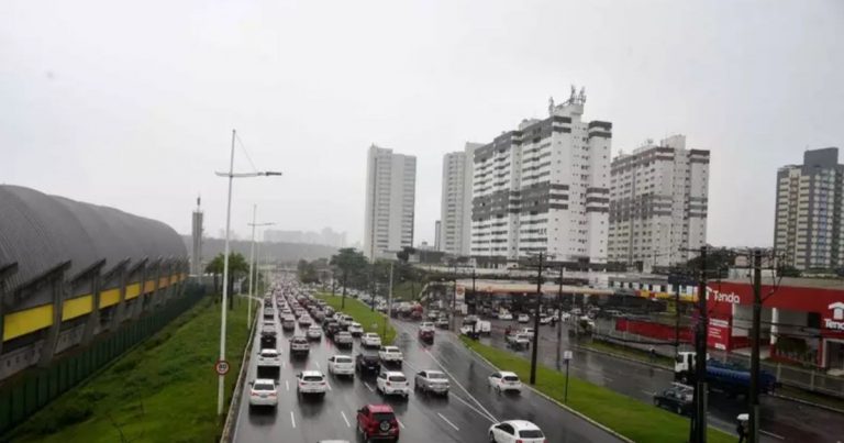 inmet-coloca-salvador-e-mais-24-cidades-da-bahia-sob-alerta-de-chuvas-intensas