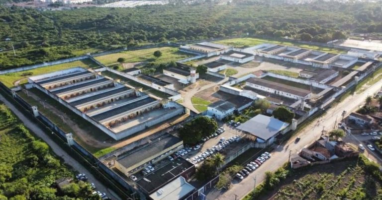 Justiça condena servidores acusados de introduzir materiais ilícitos em presídio de Feira de Santana justica-condena-servidores-acusados-de-introduzir-materiais-ilicitos-em-presidio-de-feira-de-santana