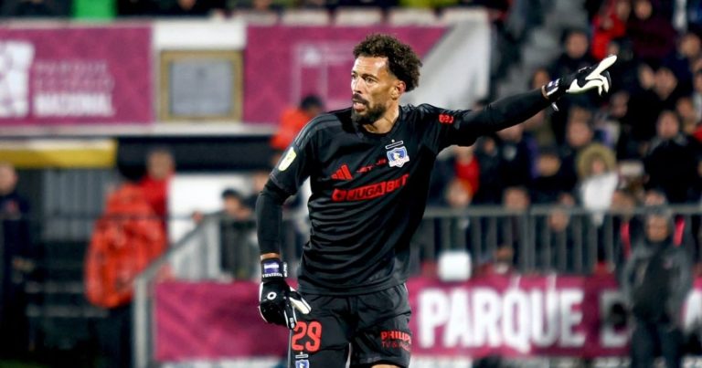 sensacao-da-copa,-vozinha-estreia-pelo-colo-colo-sem-sofrer-gols-e-com-vitoria-por-3-a-0