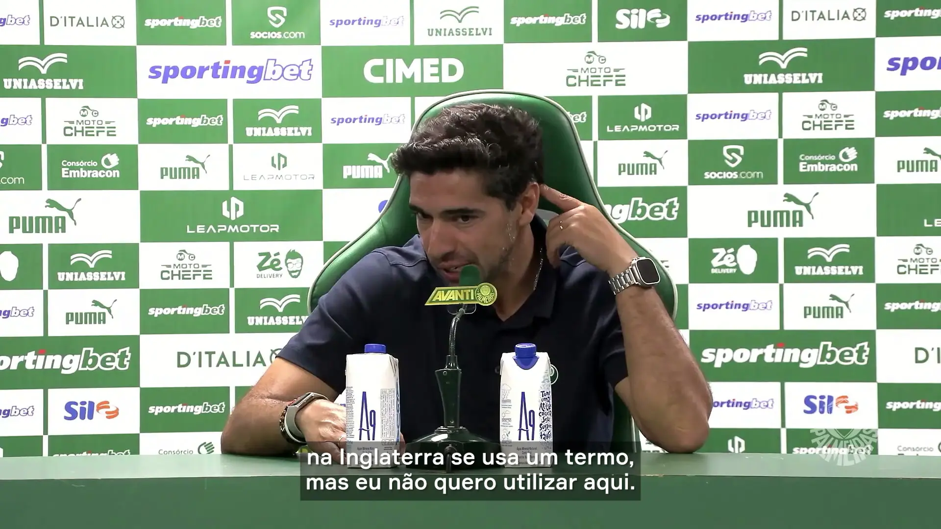 abel-ferreira-enaltece-giay-e-a-uniao-de-talento-e-dedicacao-do-atual-palmeiras
