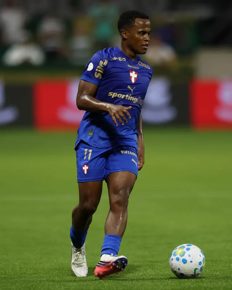 arias-e-piquerez-sofrem-lesoes-em-vitoria-sobre-o-santos-e-viram-preocupacoes-no-palmeiras