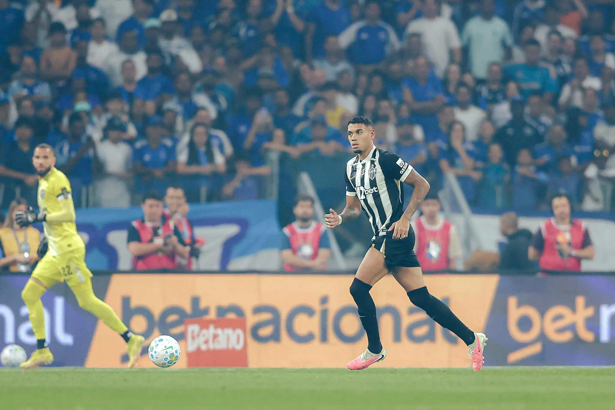 atletico-mg-pede-denuncia-de-kaio-jorge-no-stjd-por-entrada-em-ruan-tressoldi