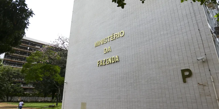 governo-central-tem-superavit-de-r$-10,8-bilhoes-em-julho