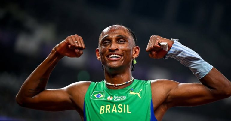 voa-piu:-alison-dos-santos-bate-recorde-mundial-nos-400m-com-barreiras-em-etapa-da-diamond-league