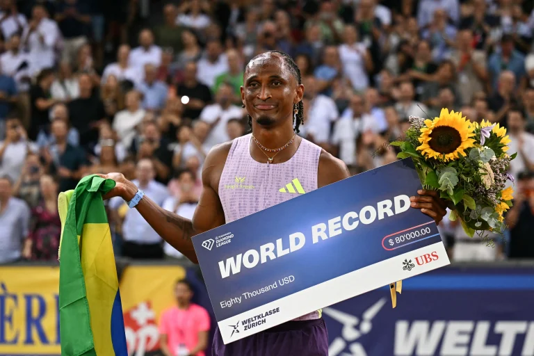 alison-dos-santos-bate-recorde-mundial-dos-400-m-com-barreiras