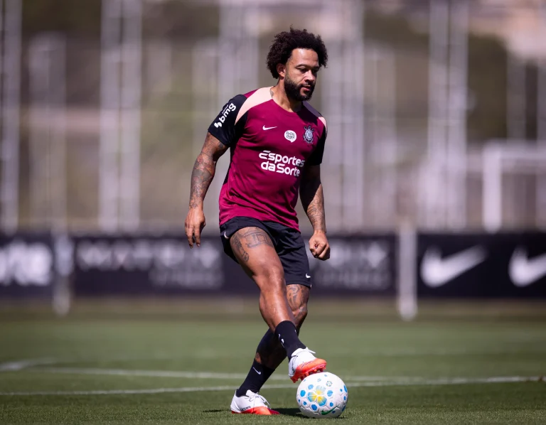 diniz-tem-ausencias-e-esboca-corinthians-para-classico-com-memphis-titular