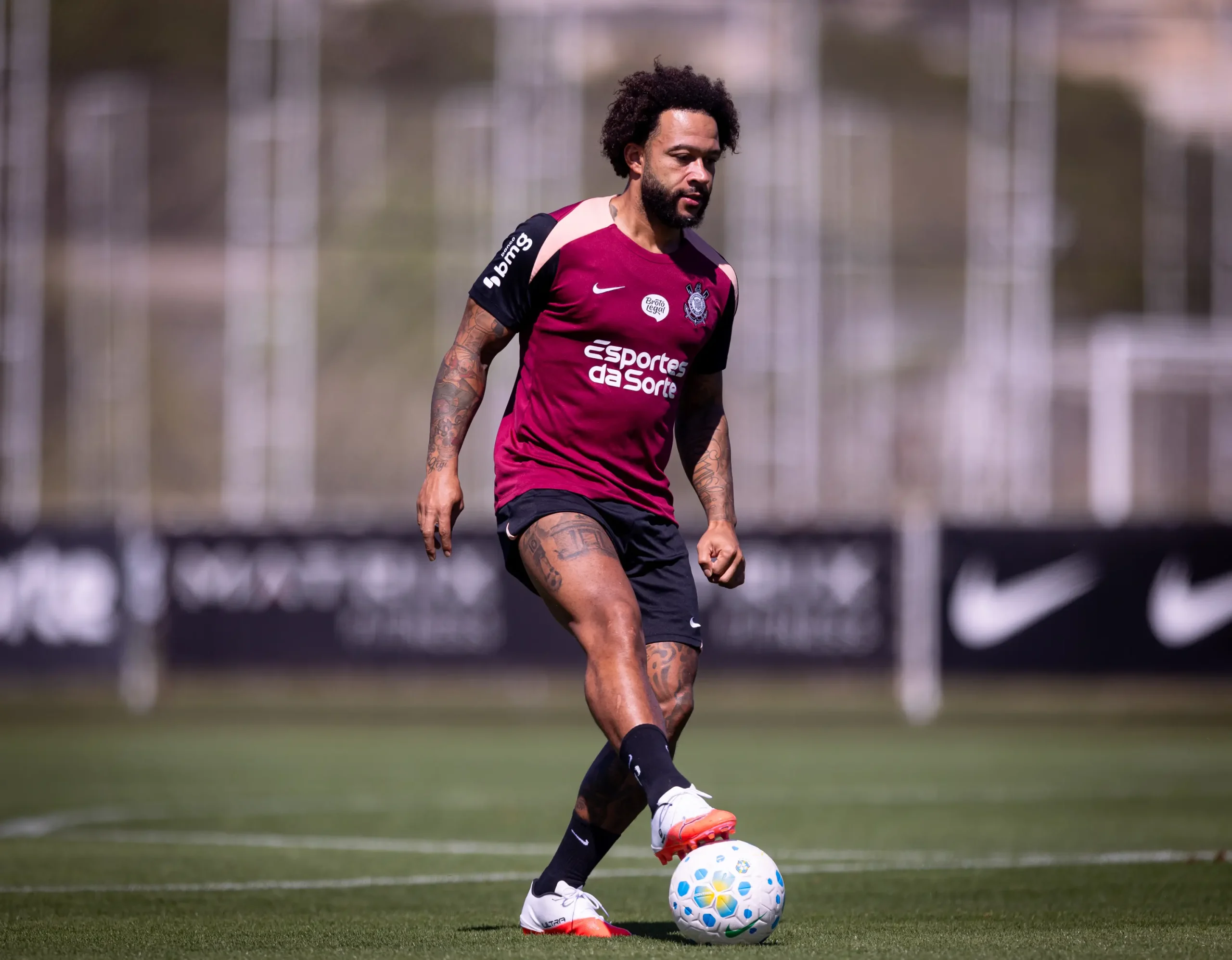 diniz-tem-ausencias-e-esboca-corinthians-para-classico-com-memphis-titular