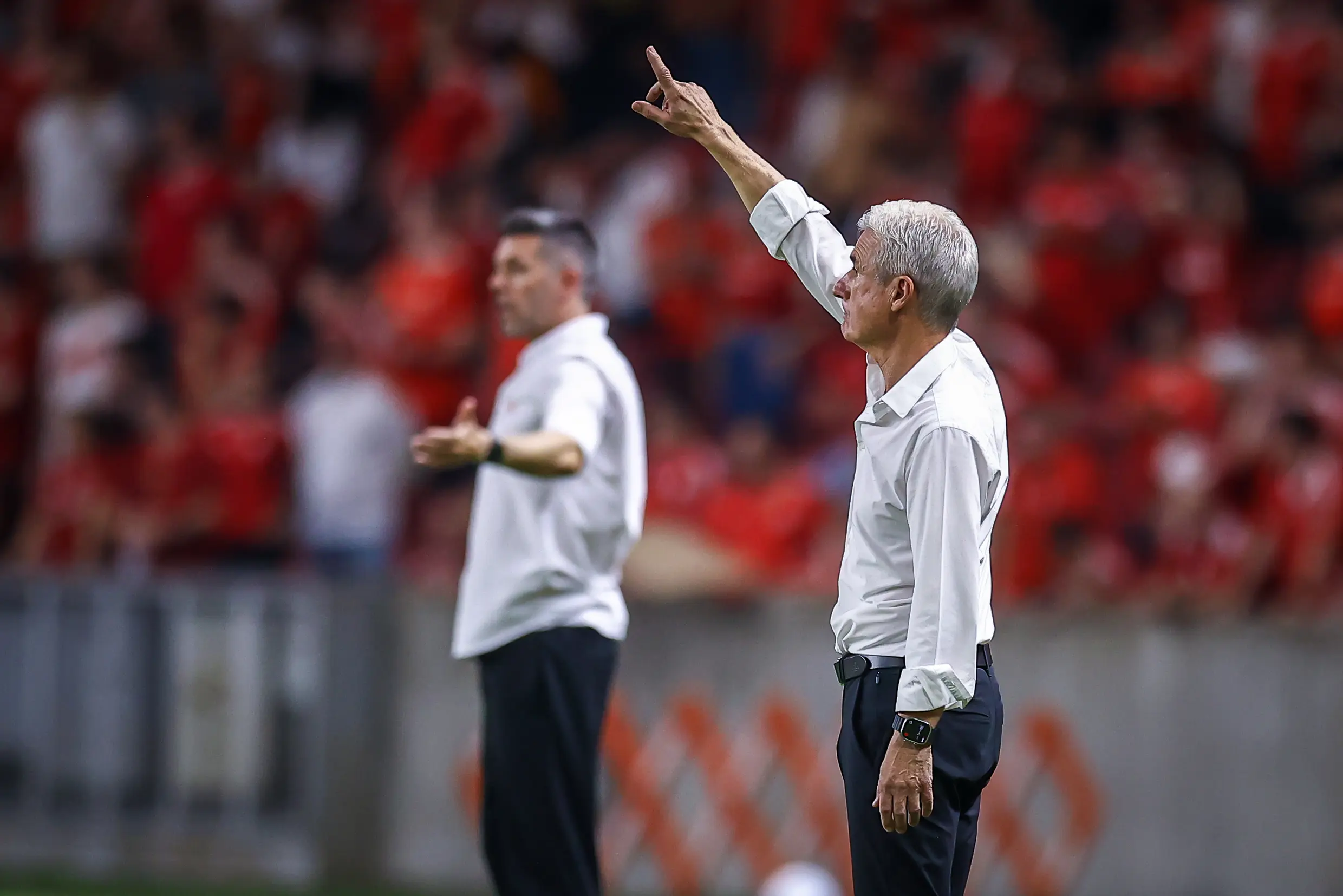 luis-castro-ve-vaga-em-aberto-e-destaca-vantagem-do-gremio-de-decidir-em-casa