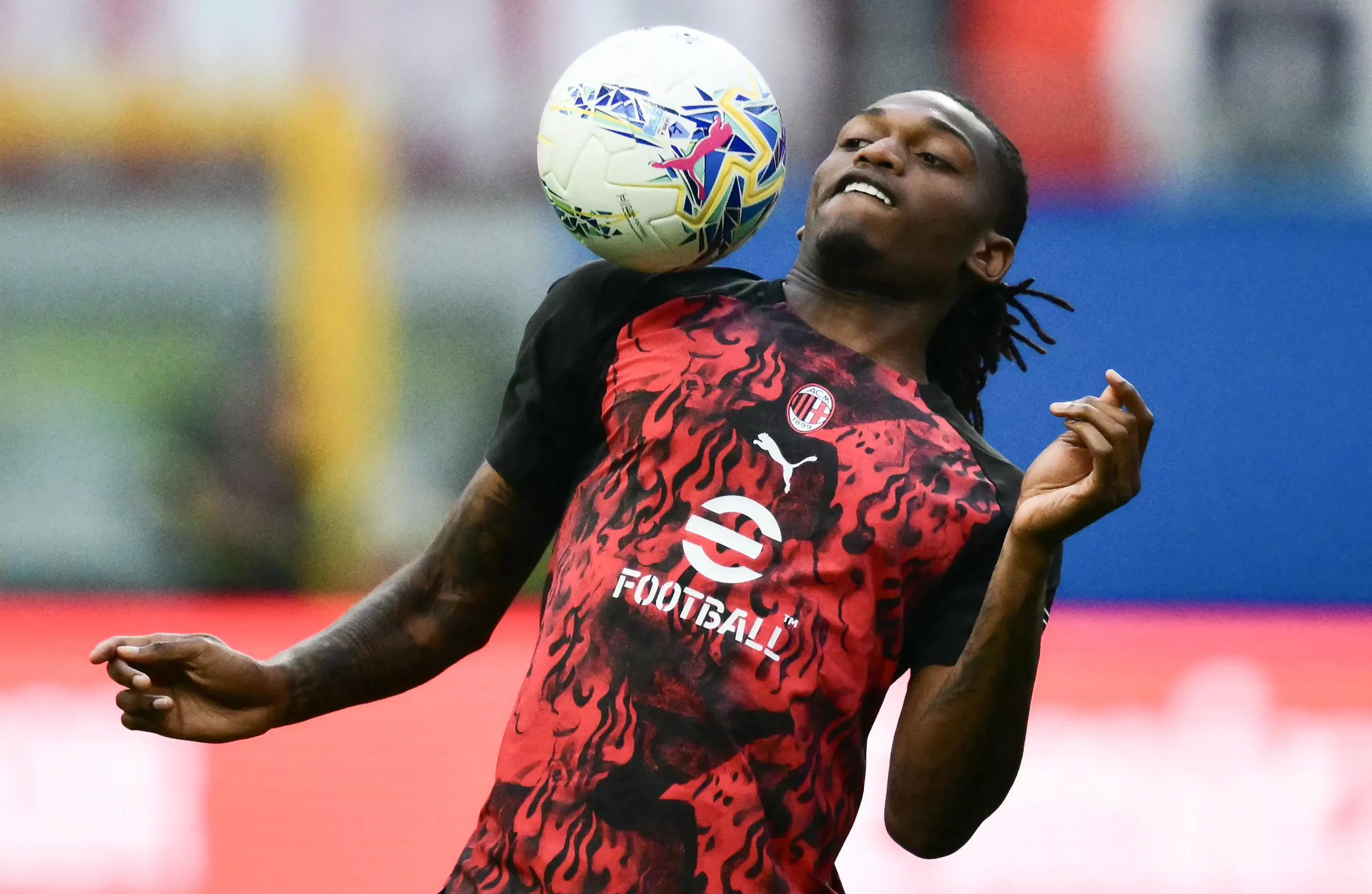 milan-aceita-oferta-do-galatasaray-por-rafael-leao;-aston-villa-segue-na-disputa