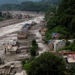 nepal-monitora-dois-lagos;-risco-de-enchentes-persiste