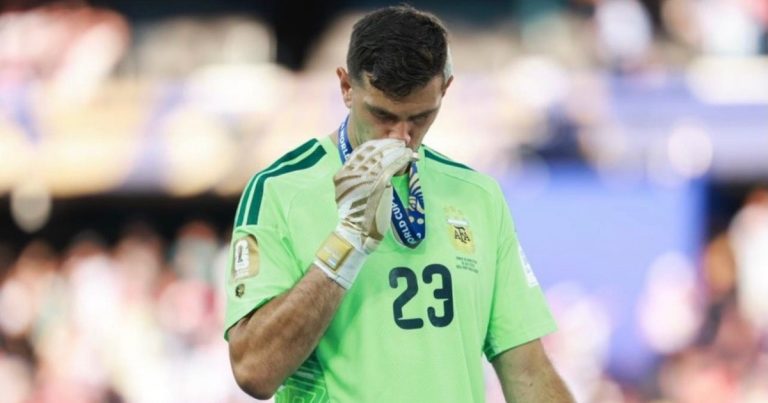 chelsea-acerta-contratacao-de-dibu-martinez-por-cerca-de-7,5-milhoes-de-libras