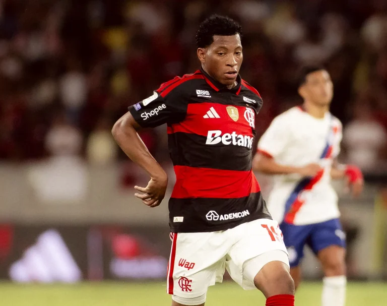 flamengo-alinha-valores,-e-plata-ficar-perto-de-acerto-com-o-dinamo-de-moscou