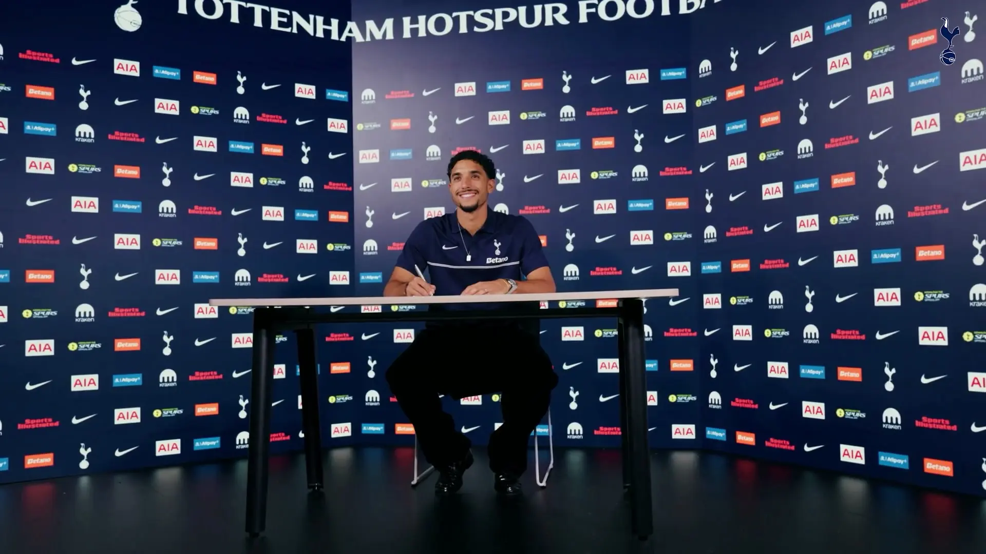 por-dentro-do-primeiro-dia-de-marmoush-como-jogador-do-tottenham