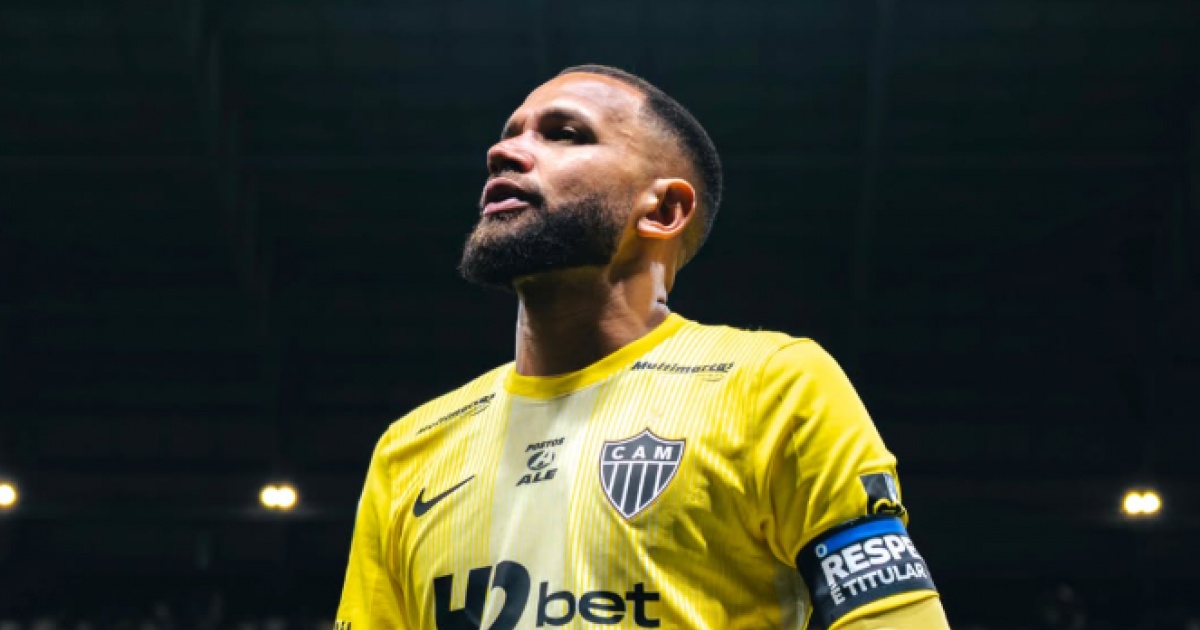 em-vespera-de-duelo-contra-vitoria,-goleiro-everson-sofre-trauma-no-pe-e-desfalca-atletico-mg