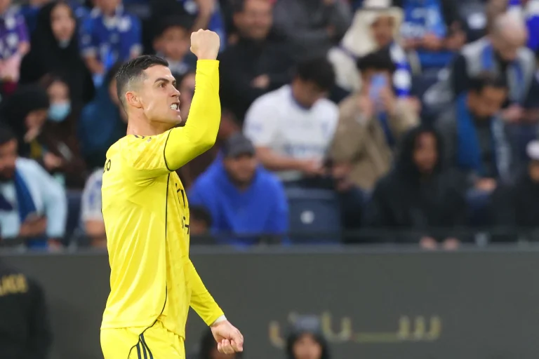 ronaldo-marca-o-gol-da-virada-do-al-nassr-contra-o-al-taawoun;-confira