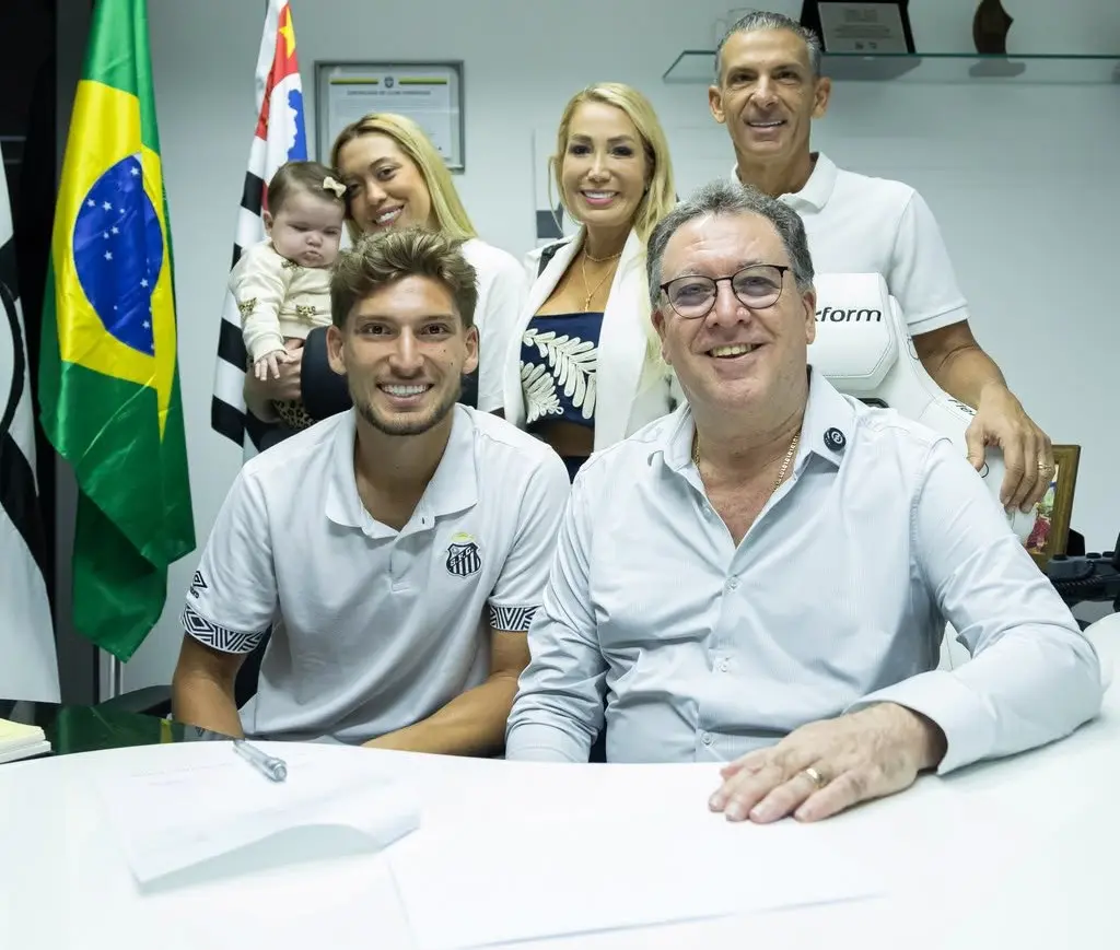 santos-renova-contrato-com-sete-meninos-da-vila-do-time-profissional