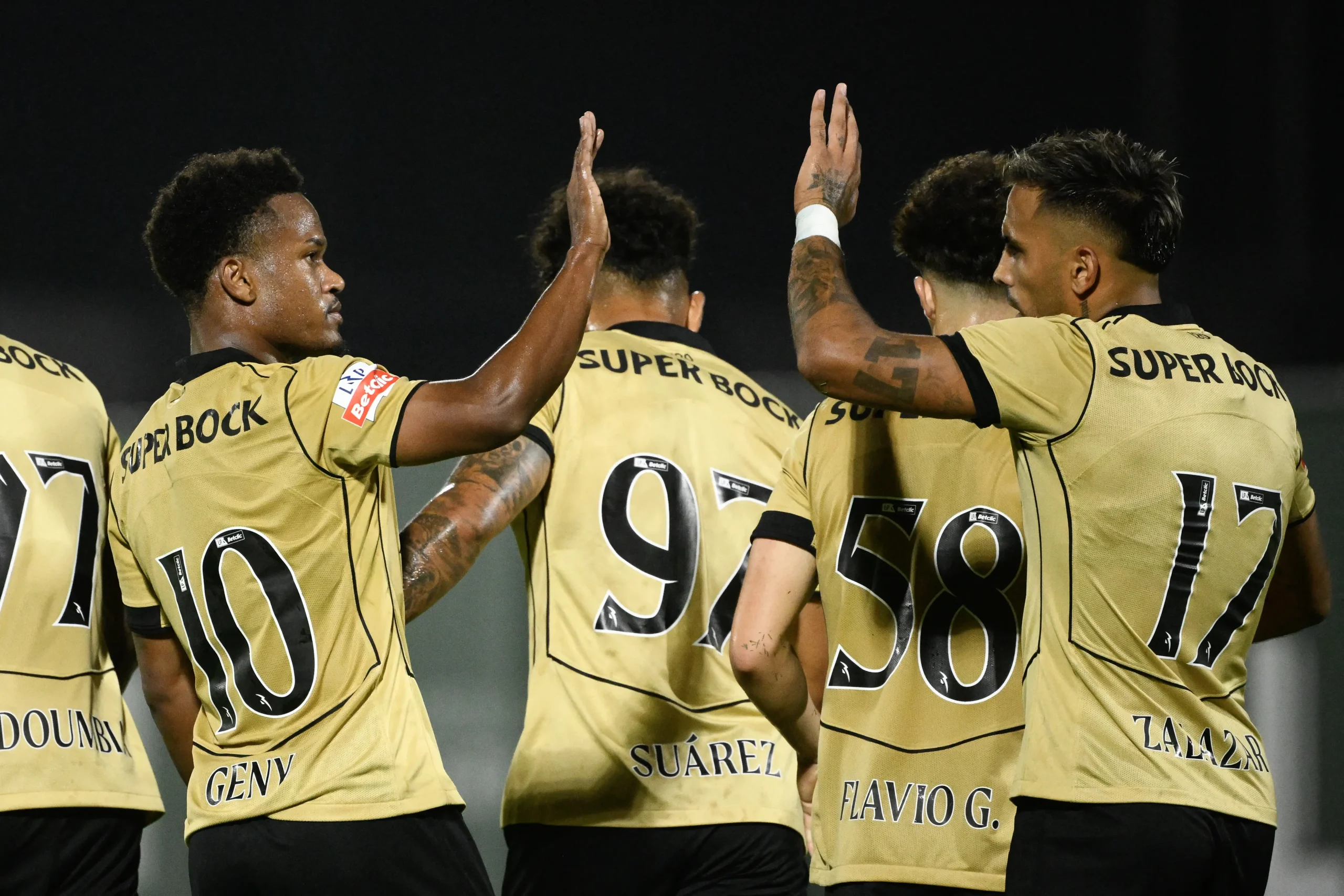 sporting-goleia-o-rio-ave-e-assume-a-lideranca-do-portugues