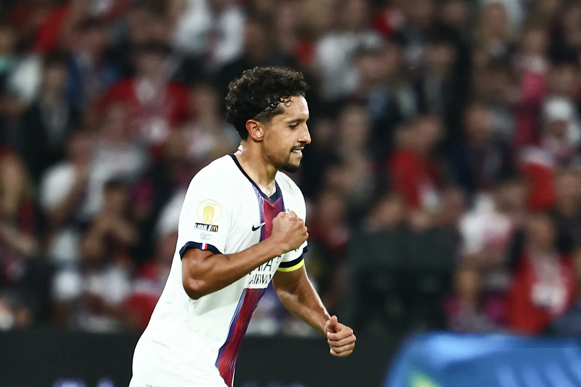 sob-o-olhar-de-ancelotti,-marquinhos-marca-no-fim-e-psg-arranca-empate-no-campeonato-frances