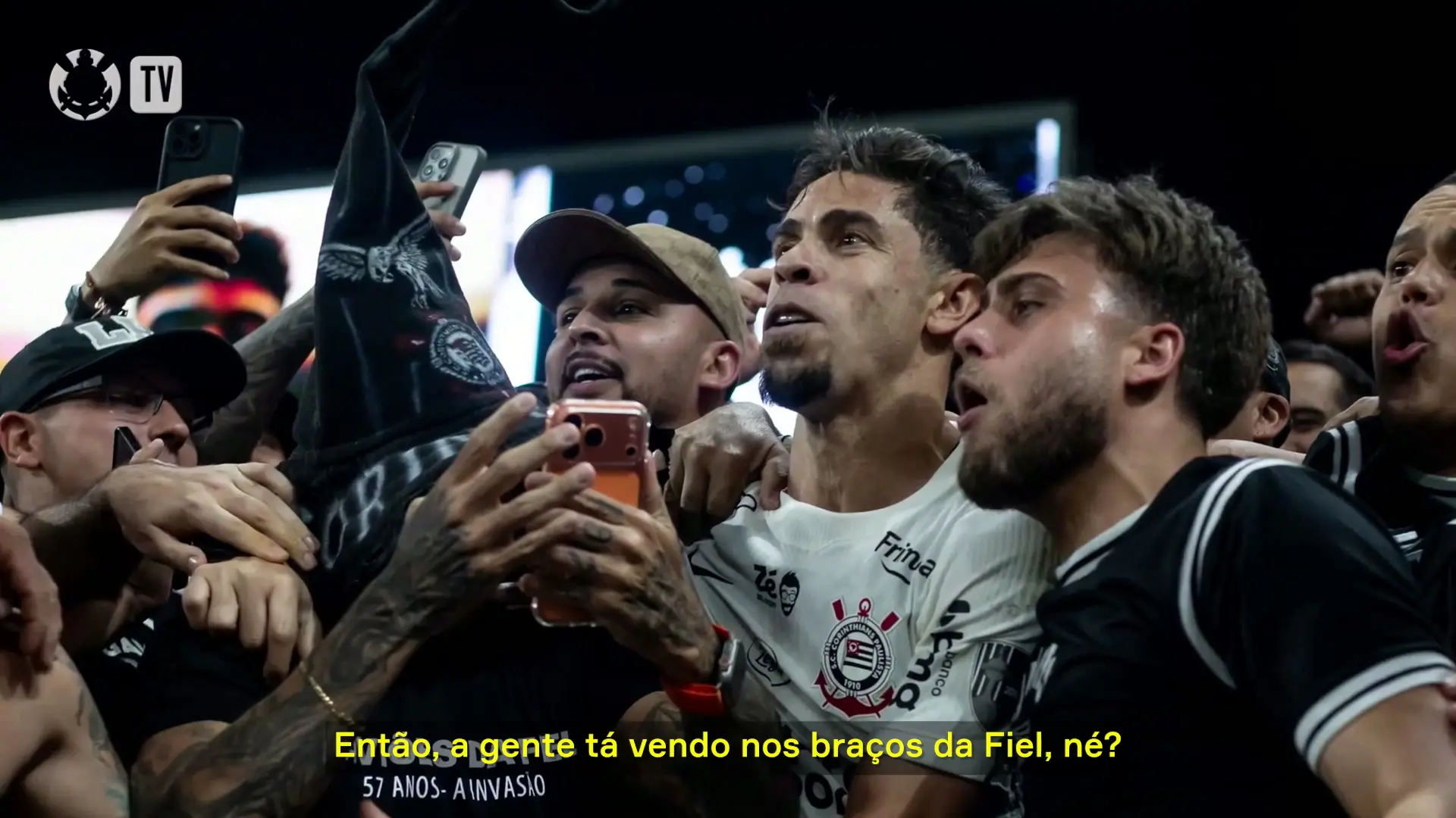 gabriel-paulista-recebe-homenagem-pelo-‘poropopo’-com-a-fiel