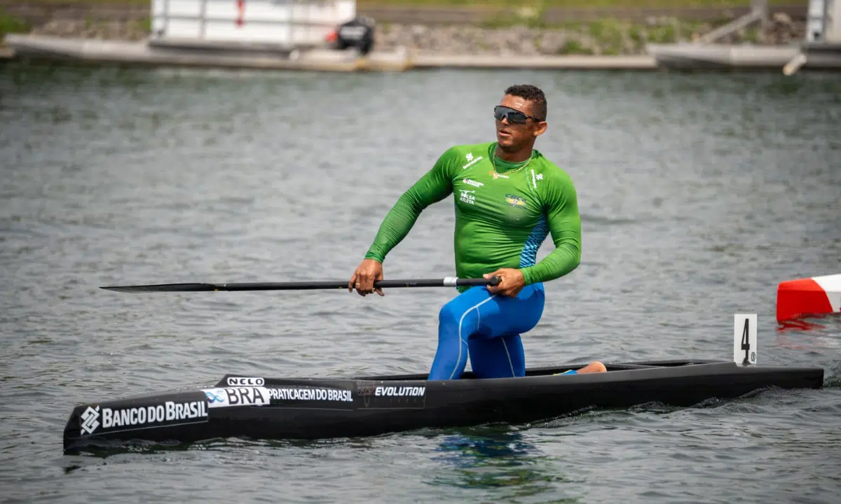 isaquias-queiroz-supera-tcheco-e-fatura-medalha-de-ouro-no-mundial-de-canoagem