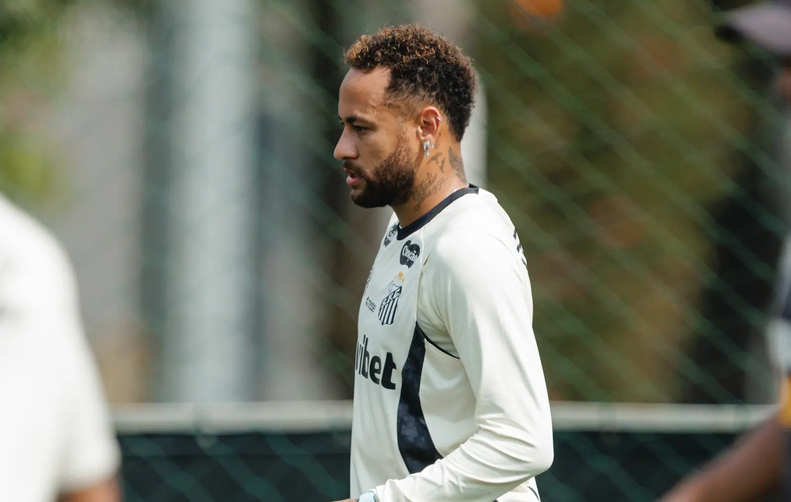 neymar-e-relacionado-pelo-santos-para-classico-com-corinthians;-veja-lista