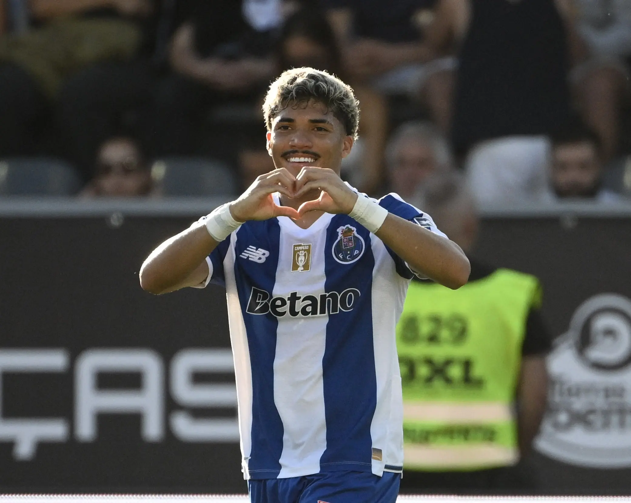 porto-vence-com-gol-de-brasileiro-e-segue-sendo-lider-invicto-do-portugues