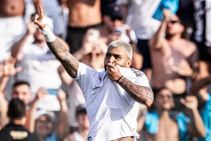 titular-no-classico,-gabigol-completa-30-anos;-veja-fotos-do-atacante-santista