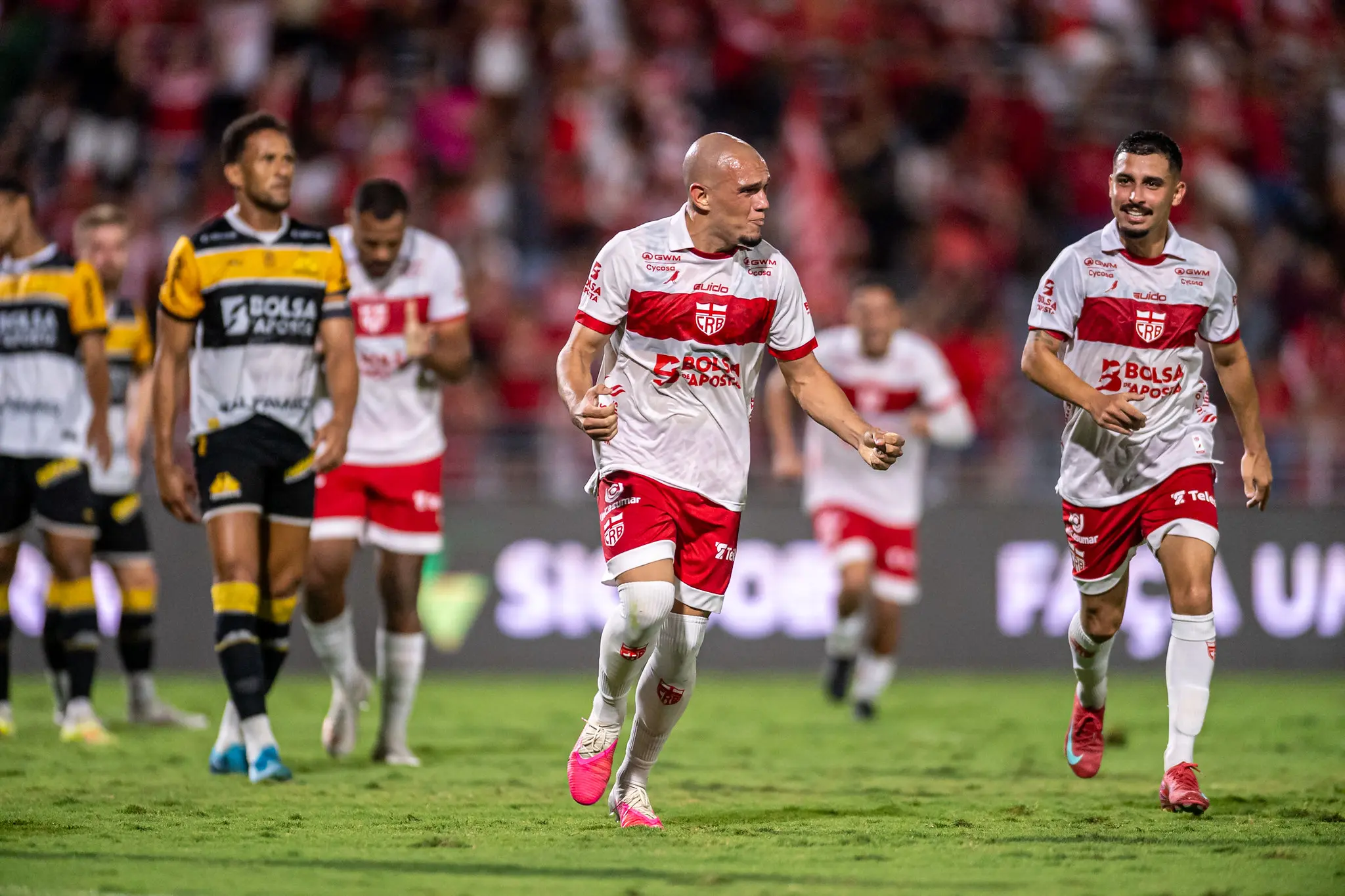 crb-vence-criciuma-na-serie-b-apos-var-anular-gol-de-empate-no-ultimo-lance-da-partida