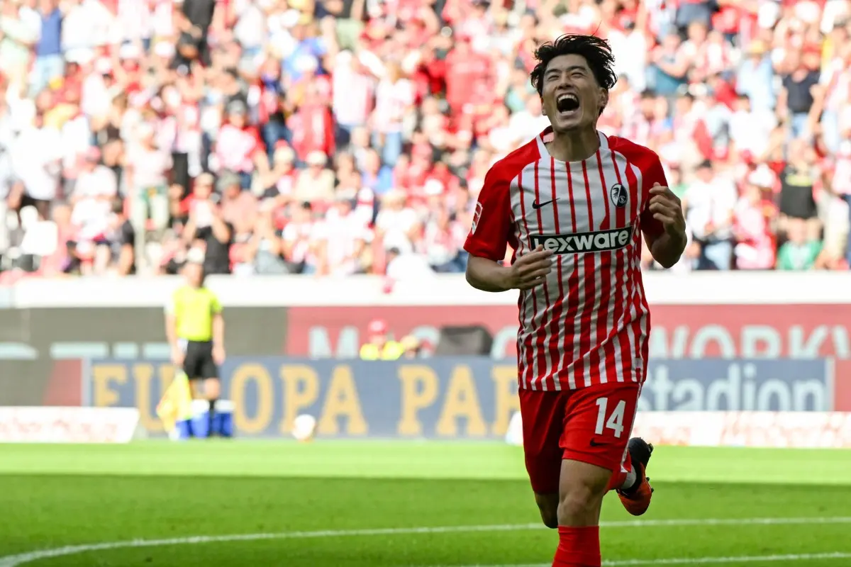 freiburg-goleia-werder-bremen-com-hat-trick-de-suzuki
