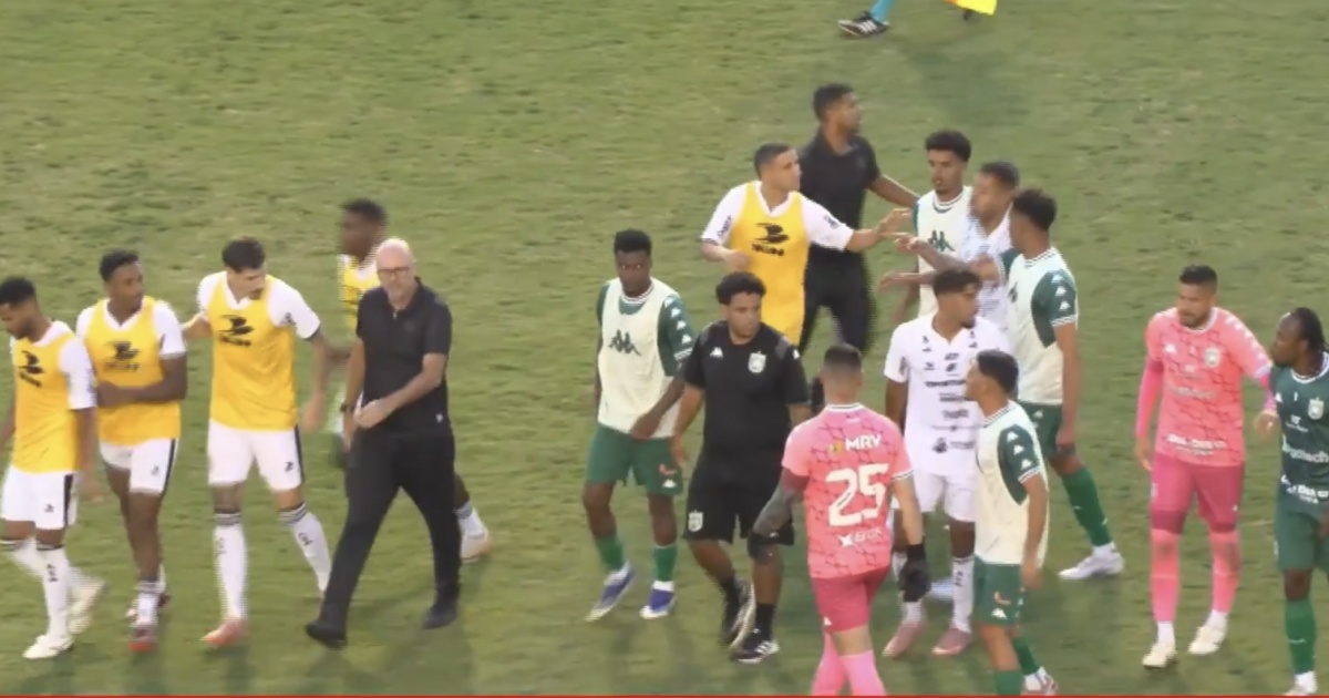 video:-ex-palmeiras-e-expulso-e-agride-adversarios-em-confusao-generalizada-na-serie-d