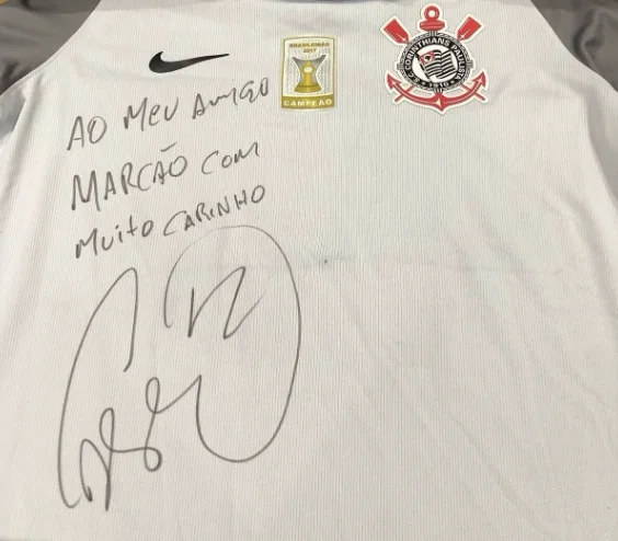 idolo-do-palmeiras-defende-torcedor-do-corinthians-que-ganhou-camisa-do-santos