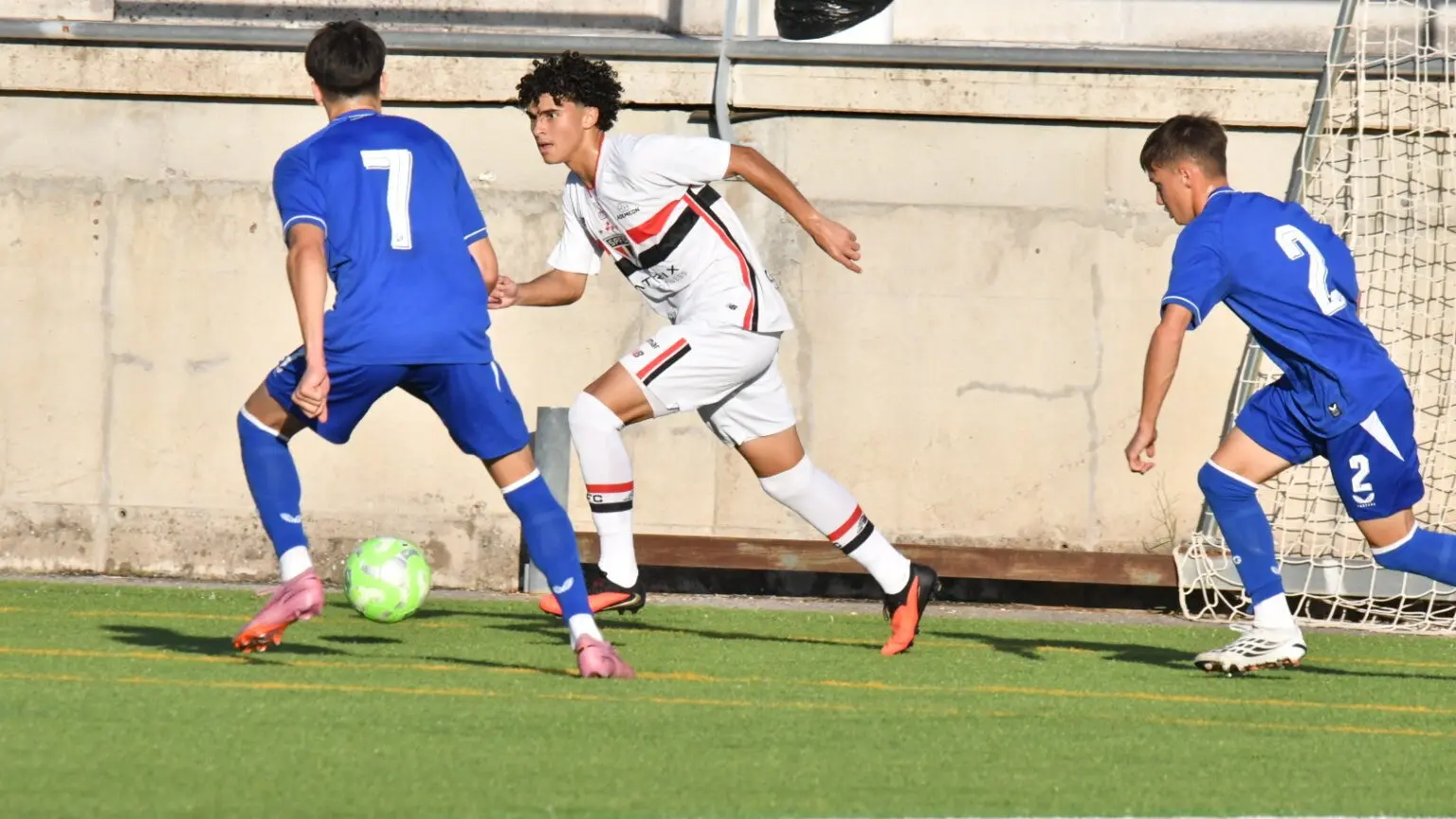 sub-17-do-sao-paulo-cede-empate-ao-dinamo-zagreb-em-estreia-no-mundial-juvenil