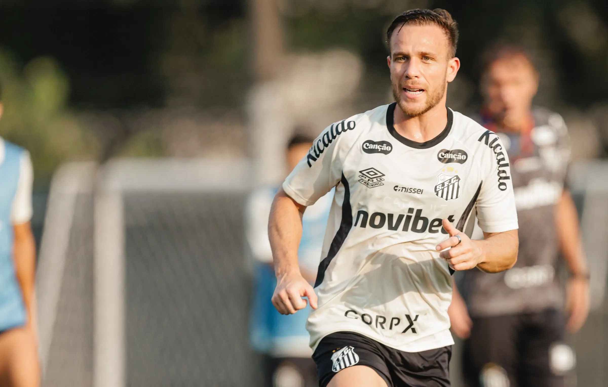 com-arthur,-santos-se-reapresenta-e-inicia-preparacao-para-decisao-contra-o-palmeiras