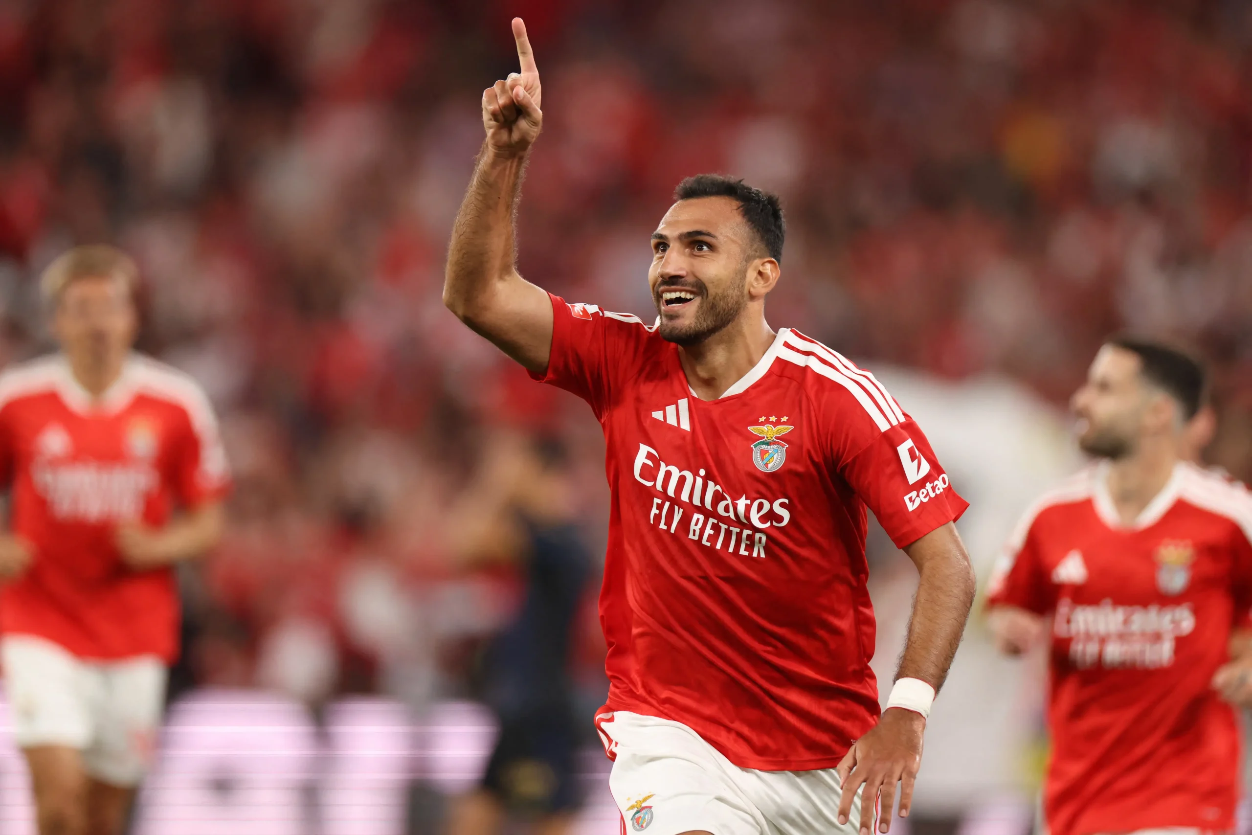 benfica-supera-estoril-em-casa-e-vence-a-segunda-pelo-portugues