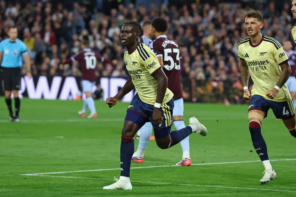 com-gol-de-saka,-arsenal-bate-aston-villa-e-vence-segunda-pelo-ingles